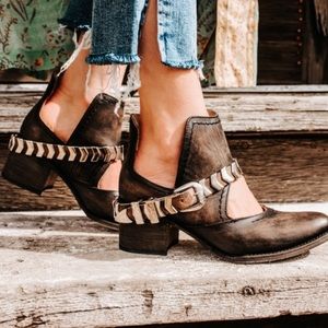 Freebird Blade Black distressed